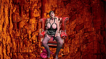 Mature gilf wearing strap on gives head