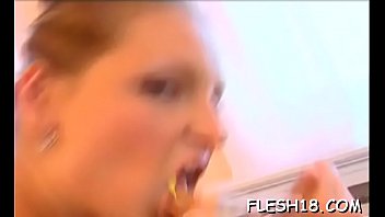 Exclusive teen arse stab on cam