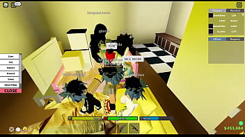 Perra caliente chupa pene oscuro