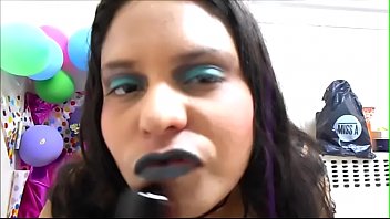 Ginger paris stimulates her pussy with balloons holder & glass