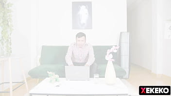 Mi hermanastra gotica de 18 años pide a gritos que le reviente el coño cuando estamos solos en casa