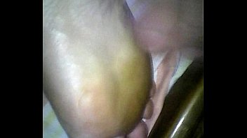 Leche en pies de mi mujer d 14