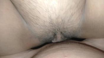 ชักควยเข้าออกในรูหีของเธอจนแตกใน