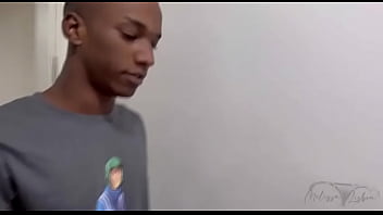 O amigo do corno veio aqui em casa e fez um filho na minha buceta