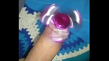 Macielhot jugando con spinner