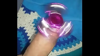 Macielhot jugando con spinner