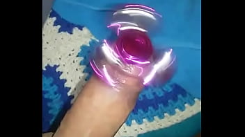 Macielhot jugando con spinner