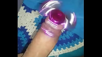 Macielhot jugando con spinner