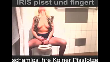 Seht genau hin wie ich beim pissen meine fotze bearbeite