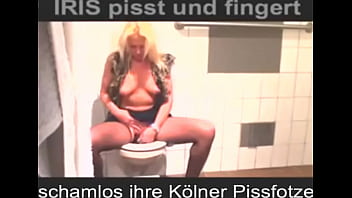 Seht genau hin wie ich beim pissen meine fotze bearbeite