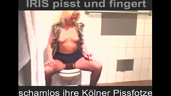 Seht genau hin wie ich beim pissen meine fotze bearbeite