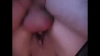 Трахает на столе на кухне