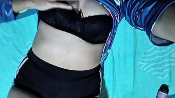 Marido y mujer tienen sexo caliente en la habitación del hotel casero real