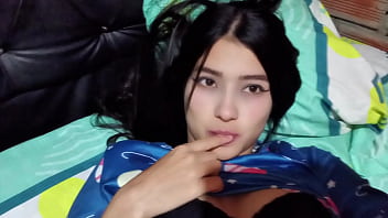 Marido y mujer tienen sexo caliente en la habitación del hotel casero real