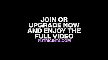 Skinny slut putri cinta stripping showing her flawless pussy