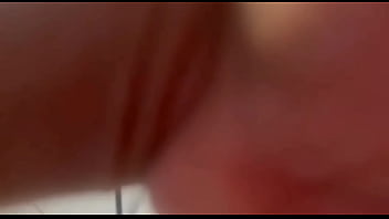 Mi profesor de matemáticas me invita a su casa a ver netflix y terminamos follando