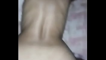 Esposa caliente la pide enterrada en su orto