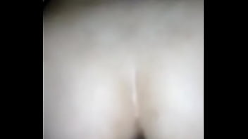 Esposa caliente la pide enterrada en su orto