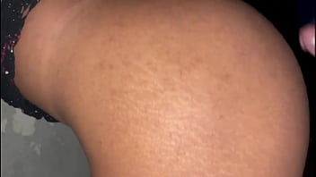 Casada se exibindo na rua muito gostosa deixou todos loucos e fez um ciclista toca uma pra ela em público corno ficou tão louco que comeu ela firme e gozou duas vezes