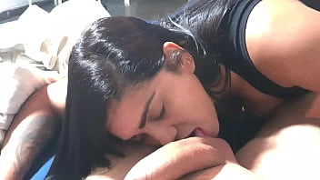 Seios e mamada e punheta até ficar sem ar