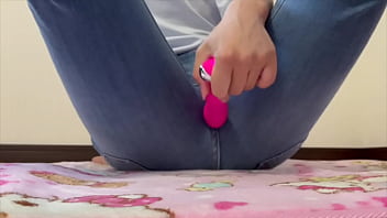 【素人女子大生のオナニー】おちんちんを生で見てみたい お風呂に入らずイカみたいな臭いのおちんちん咥えてみたい。