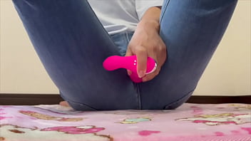 【素人女子大生のオナニー】おちんちんを生で見てみたい お風呂に入らずイカみたいな臭いのおちんちん咥えてみたい。