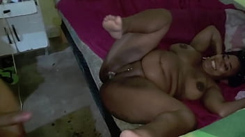Meu meio irmao me pegou depois de se masturba em meu quarto toda pelada dar meu cuzinho para vc