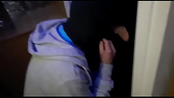 Pompe Derriere Un Glory Hole thumbnail