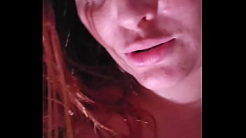 Deixei um desconhecido pega na minha buceta enquanto minha amiga transava no pelo no glory hole