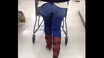 Nice puerto rican ass at walmart