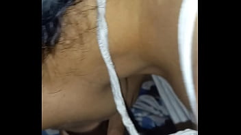 Convidei minha vizinha para assistir um filme e ela faz sexo oral