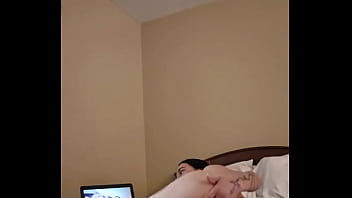 Je me regarde et me masturbe emy angel