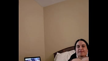 Je me regarde et me masturbe emy angel