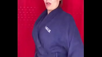 Coroa Deliciosa Peituda Gravando Tiktok thumbnail