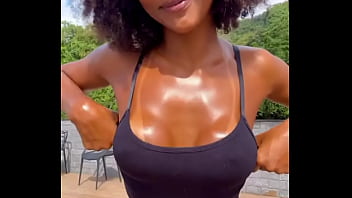 Olha que delícia esse bronze amor imagina peladinha