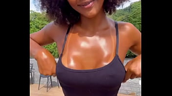 Olha que delícia esse bronze amor imagina peladinha