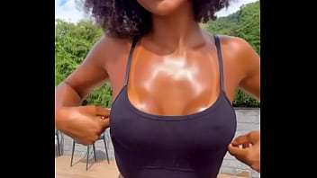 Olha que delícia esse bronze amor imagina peladinha