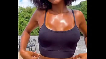 Olha que delícia esse bronze amor imagina peladinha