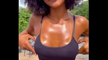 Olha que delícia esse bronze amor imagina peladinha