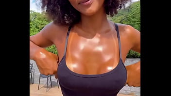 Olha que delícia esse bronze amor imagina peladinha