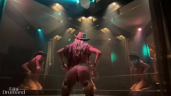 Compilado de fantasias sexys da milf gostosa brasileira – fabi drumond