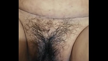 Mojandose sólita y le metíi dedo