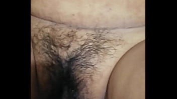 Mojandose sólita y le metíi dedo