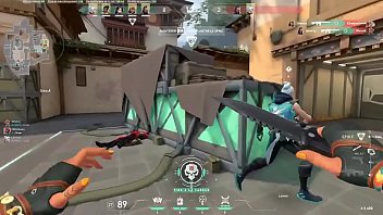 Pendejo Jugando Con Las Manos Medio Anormal En Mi Opinion thumbnail