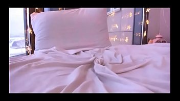 Horny Babe Slapping Her Pussy Teasing On Chat thumbnail