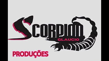 Milf danni cardillo mamando no glory hole e metendo na cabine