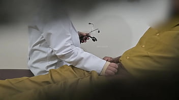 Lorry driver dick jerked in clinic