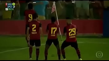 Botando na galeguinha