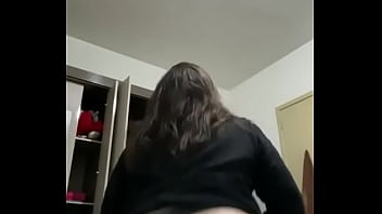 Safada rebolando o bundao