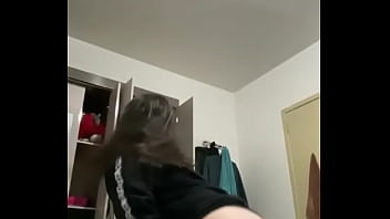 Safada rebolando o bundao